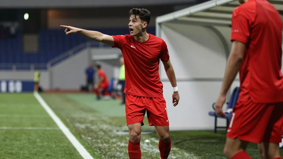 Larne's under-20 side host Linfield on Monday night looking to extend their strong home record in the Premiership...